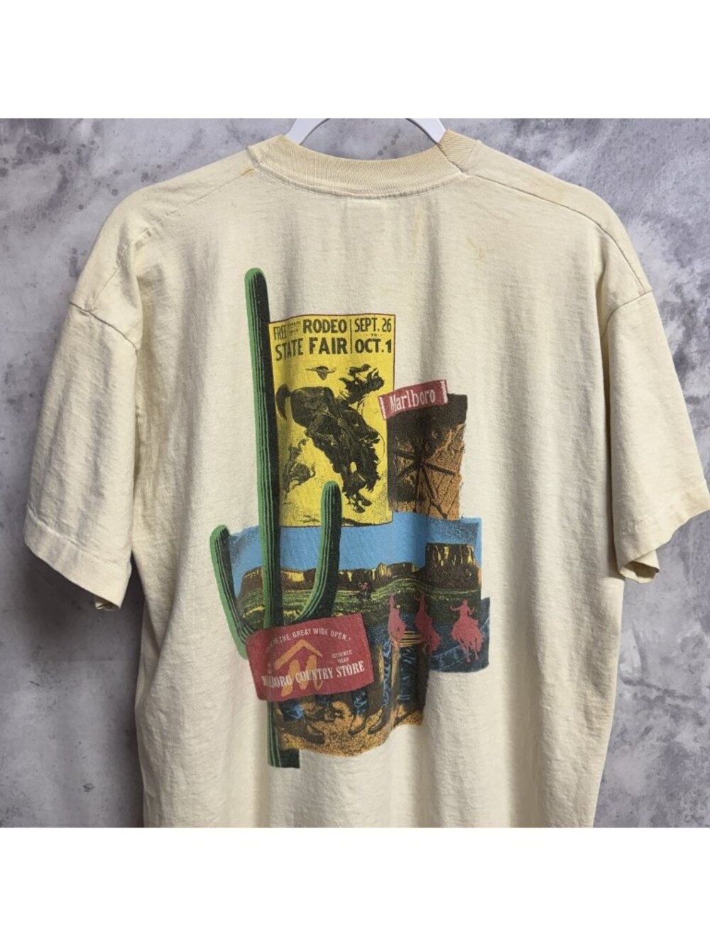Vintage 90s Fruit of the Loom Marlboro Rodeo Pocket T Shirt Short Sleeve XL